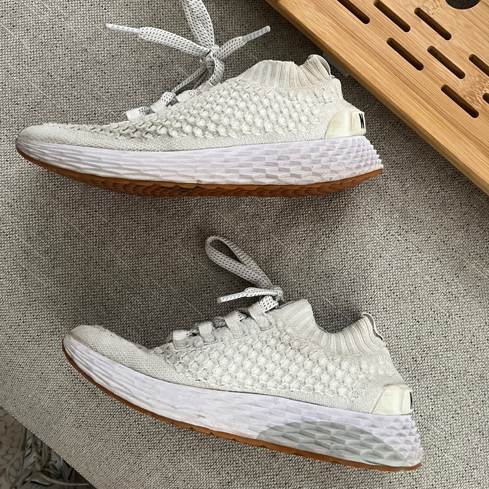 No bull sneakers